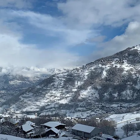 Spacious With Fireplace Appartamento *