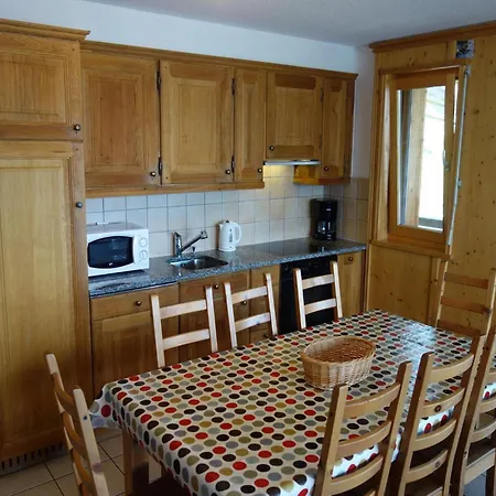 Spacious With Firepllace *