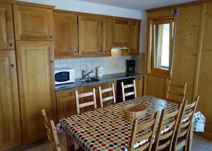 Spacious With Fireplace *