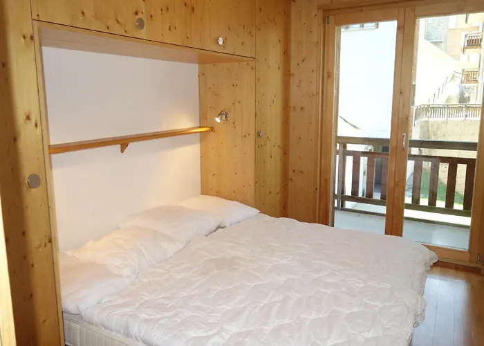 Spacious With Fireplace アパート