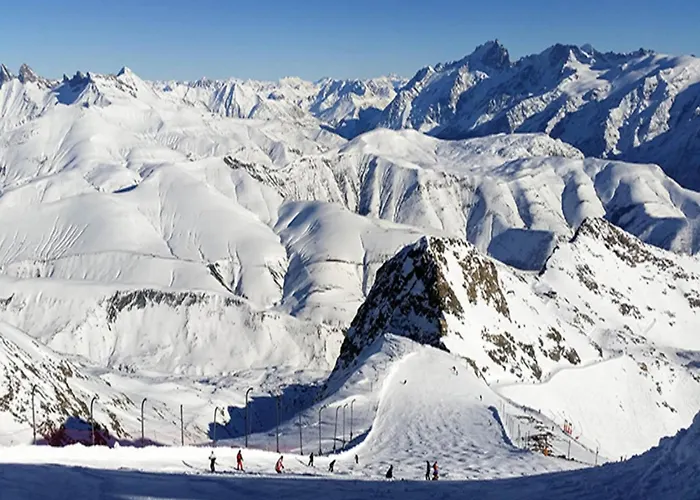 アパート Spacious With Fireplace