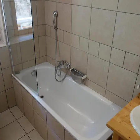 Spacious With Fireplace 维松纳