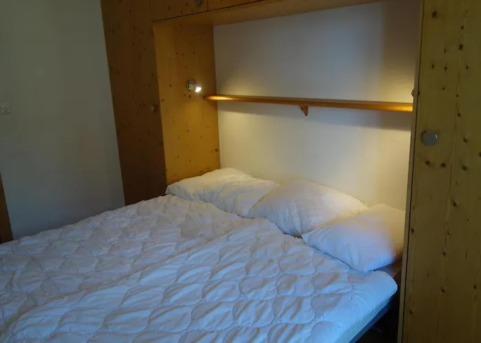 Spacious With Fireplace 아파트