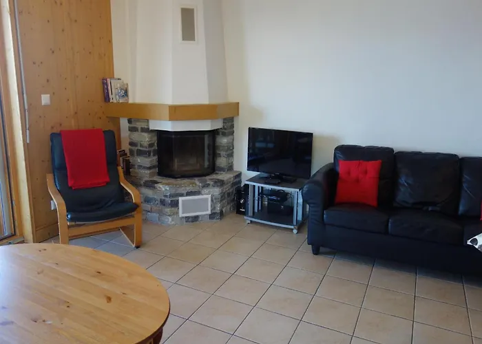 아파트 Spacious With Fireplace 베이소나츠