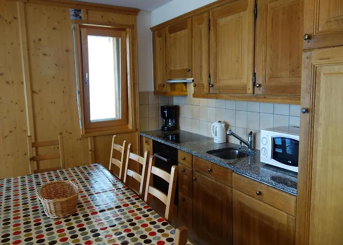 아파트 Spacious With Fireplace