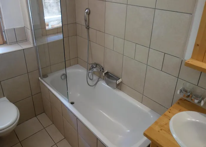 Spacious With Fireplace 베이소나츠